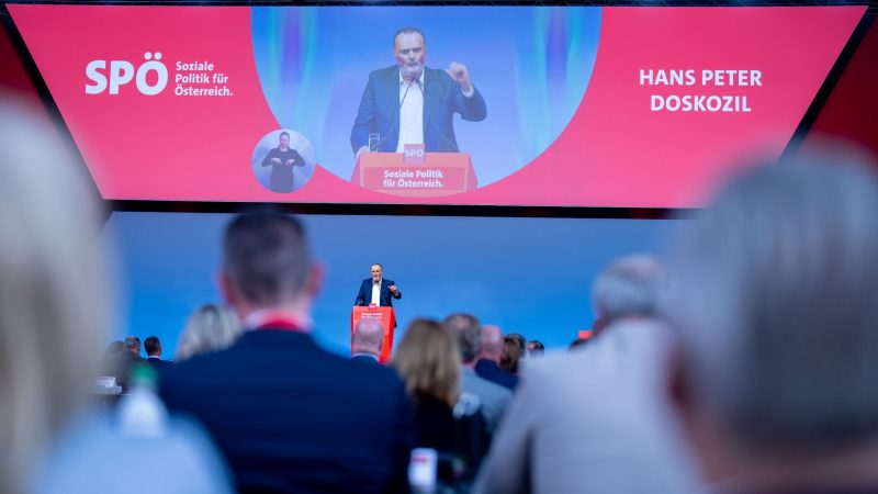 Der burgenländische Ministerpräsident Hans Peter Doskozil spricht im Rahmen eines außerordentlichen Bundesparteitages der SPÖ.