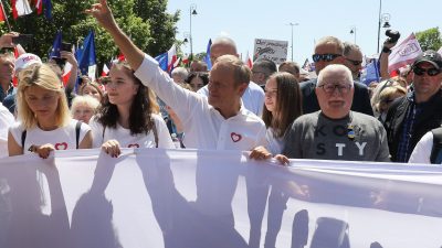 Zehntausende demonstrieren gegen Polens PiS-Regierung