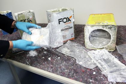 Mutmaßliche Betäubungsmittel in Supermärkten entdeckt