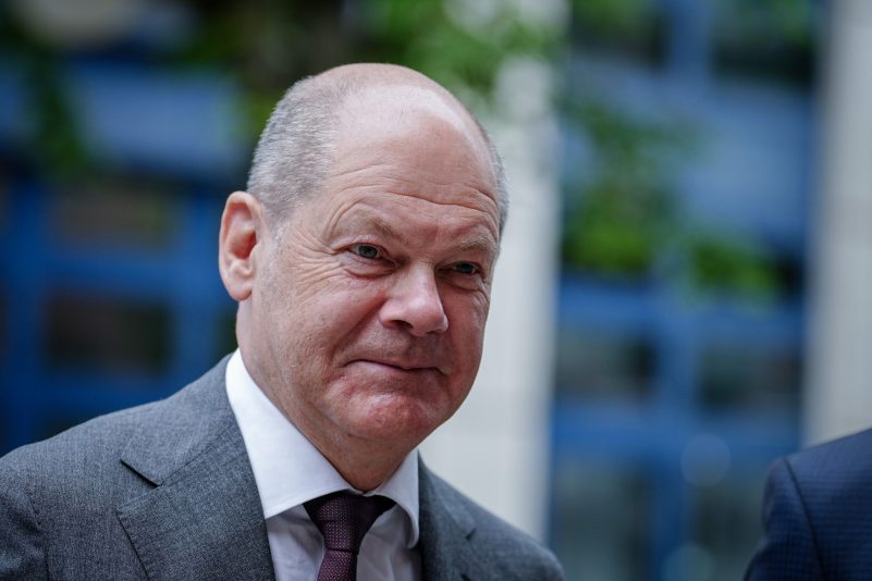 Bundeskanzler Olaf Scholz (SPD) möchte im ersten Schritt die europäische Zusammenarbeit bei der Rüstungsproduktion stärken.