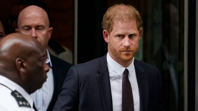Prozess gegen britischen Verlag: Prinz Harry im Zeugenstand