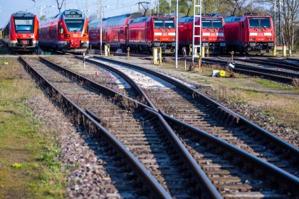 Bahn-Verspätungen durch Menschen an und auf Gleisen