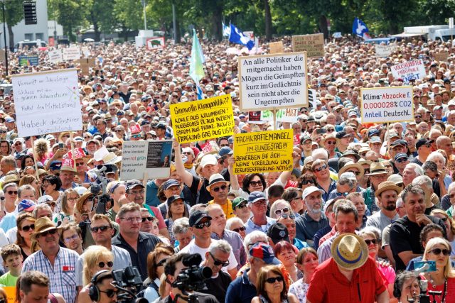 In Erding haben rund 13.000 Menschen gegen das geplante Heizungsgesetz demonstriert.