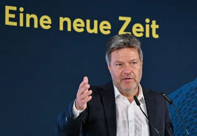 «Diejenigen, die erneuerbare Energien ausbauen, sollen nicht höhere Netzentgelte bezahlen als diejenigen, die es nicht tun» Bundeswirtschaftsminister Habeck in Bad Saarow.