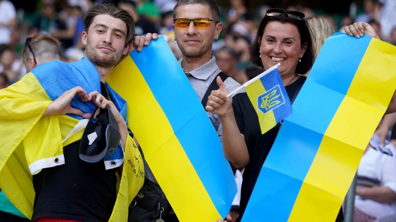 Ukrainische Fans im Bremer Weserstadion.