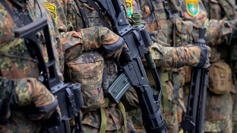 Deutsche Soldaten der Enhanced Forward Presence (eFP) Battle Group in voller Ausrüstung.