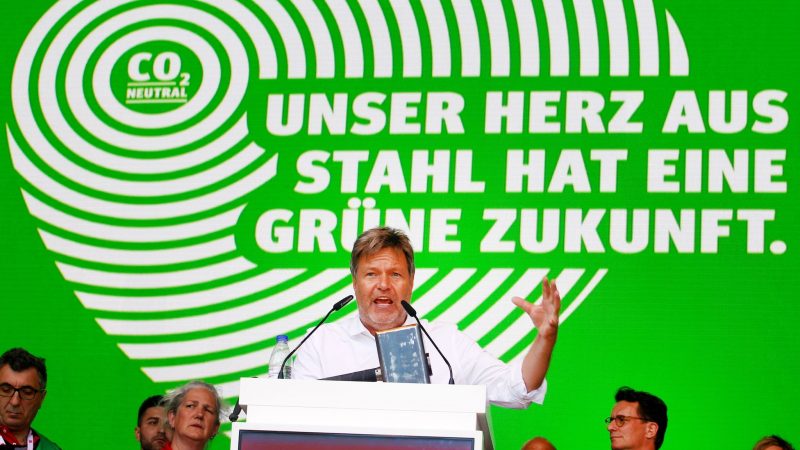 Buhrufe gegen Habeck: 12.000 Stahlarbeiter protestieren in Duisburg