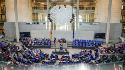 Bundestag beschließt neues Einwanderungsrecht
