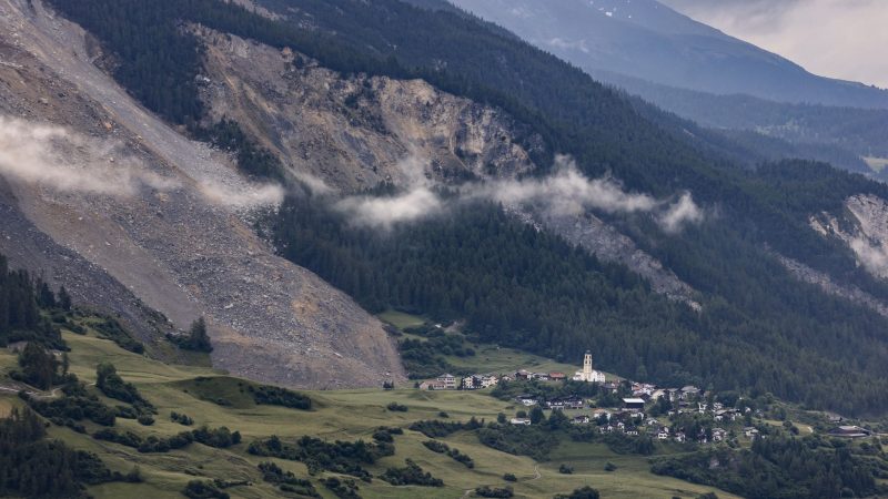 Riesige Felsmassen verfehlen nur knapp Schweizer Bergdorf