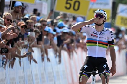 „Alleine für Gino“: Evenepoel siegt nach Todesfall