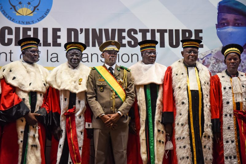 Oberst Assimi Goita (M) bei seiner Vereidigung als neuer Übergangspräsident von Mali am 07.06.2021.