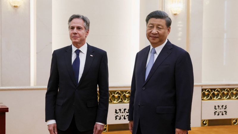 Antony Blinken, Außenminister der USA, trifft Xi Jinping, Präsident von China, in der Großen Halle des Volkes.