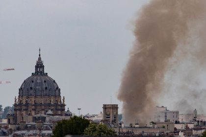 Paris: Mehrere Gebäude brennen nach Gasexplosion im Zentrum