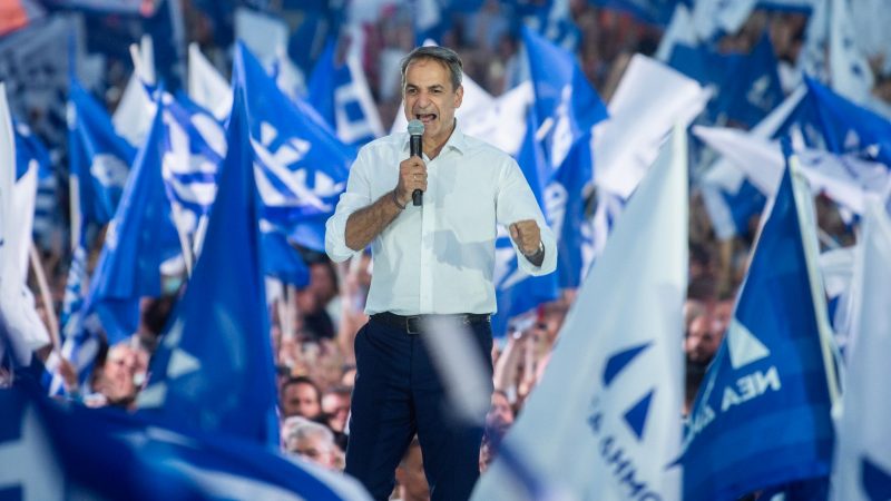 Kyriakos Mitsotakis, Vorsitzender der konservativen Partei «Neue Demokratie», spricht während einer Wahlkampfveranstaltung im Zentrum der griechischen Hauptstadt zu seinen Anhängern.