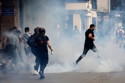 Frankreich: Fast tausend Menschen bei erneuten Ausschreitungen festgenommen