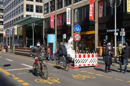 Millionenteueres Projekt: Berliner Senat beendet „grünen“ Verkehrsversuch in der Friedrichstraße