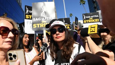 Milliardär warnt Hollywood vor „totalem Zusammenbruch“, wenn Streik nicht aufhört