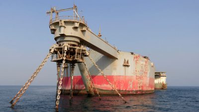 Umweltproblem: UN-Tanker „Nautica“ an verrottendem Öltanker vor Jemen eingetroffen