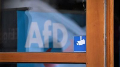 „Sensibles Thema“: AfD präsentiert Goldschatz-Erbe
