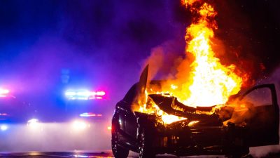 Brandanschlag von Klimaaktivisten: Zwei SUV in München in Flammen aufgegangen
