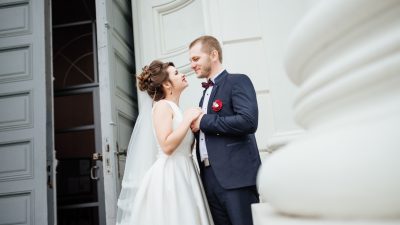 Hamburg sucht neue Standesbeamte: Heiratsstau auflösen