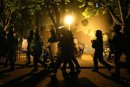 Frankreich: Weitere schwere Krawallen und Hunderten Festnahmen – Teenager wird beerdigt