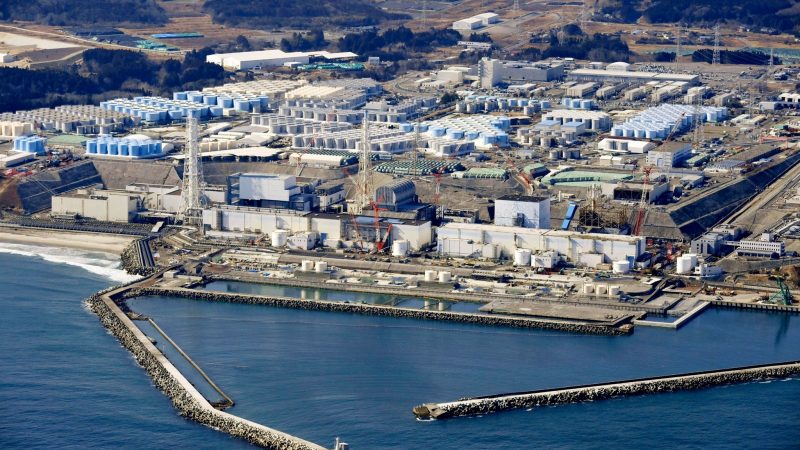 Trotz Protesten von Umweltschützern und Fischern treibt Japans Regierung ihre Pläne zur Entsorgung gefilterten Kühlwassers aus der Atomruine Fukushima im Meer voran.