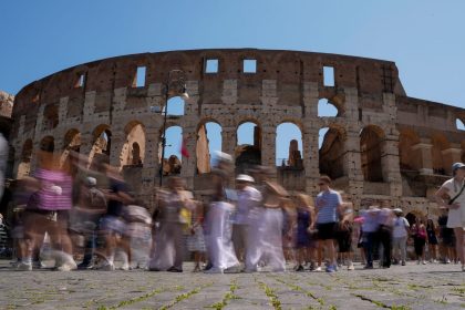 Tourist ritzt Namen in Kolosseum – wusste nicht „wie antik das Monument ist“