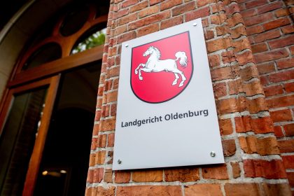 Lebenslange Haft wegen Heimtückemordes an Ehefrau für Mann in Oldenburg