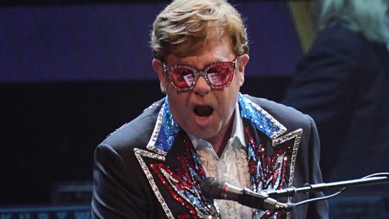 Pop-Star Elton John tritt bei seinem Konzert der Abschiedstournee «Farewell Yellow Brick Road» in der Tele2 Arena auf.