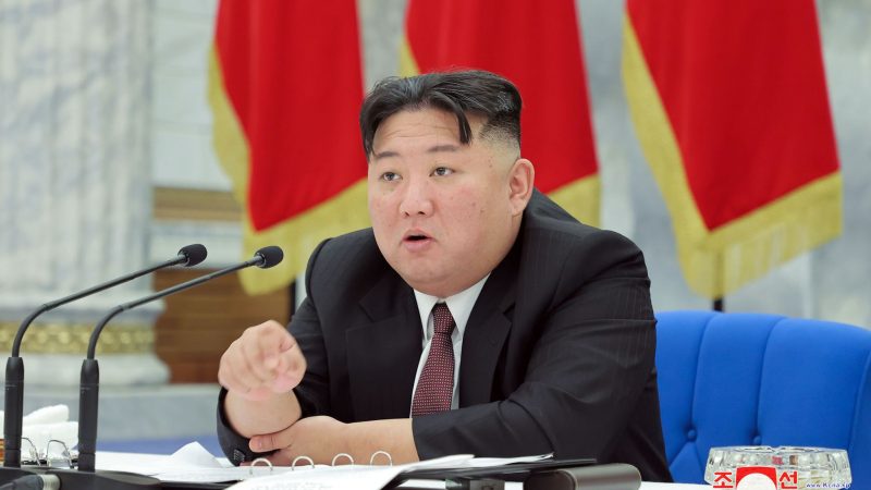 Kim Jong Un, Machthaber in Nordkorea, in Pjöngjang. Dieses Bild wurde von der staatlichen nordkoreanischen Nachrichtenagentur KCNA zur Verfügung gestellt. Der Inhalt kann nicht unabhängig verifiziert werden.