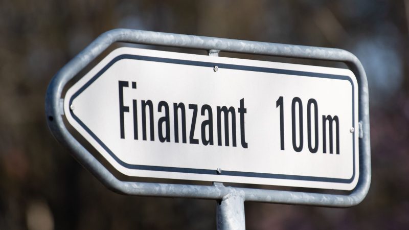 Für Deutschland rechnet das Finanzministerium mit Steuermehreinnahmen im dreistelligen Millionenbereich - erst ab dem zweiten Jahr nach Einführung der Mindeststeuer.