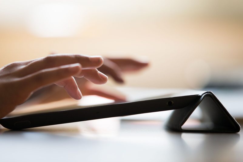 Der Digitalpakt Schule ist ein Förderprogramm zum technischen Ausbau der Schulen - etwa mit WLAN oder Tablets.