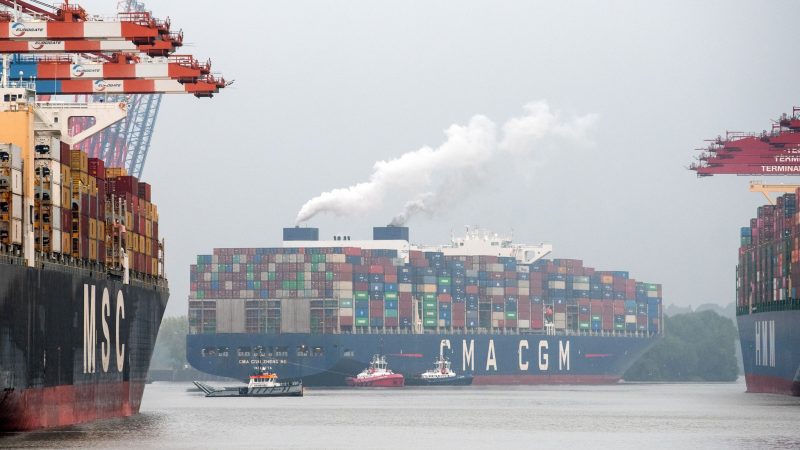Containerschiff «CMA CGM Zheng He» der französischen Redderei CMA CGM. Das Schifffahrts- und Logistikunternehmen CMA CGM will Bolloré Logistics für 5,1 Milliarden Dollar kaufen.