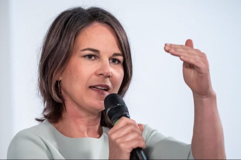 Bundesaußenministerin Annalena Baerbock (Bündnis 90/Die Grünen) besucht die Deutsche Bank und BASF.