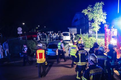 NRW: Auto fährt in Hochzeitsgesellschaft
