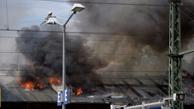 „Man sieht Feuer und Rauch aufsteigen“: Schweriner Hauptbahnhof evakuiert