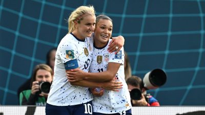 Fußball der Frauen: Titelverteidiger USA gewinnt WM-Auftakt souverän