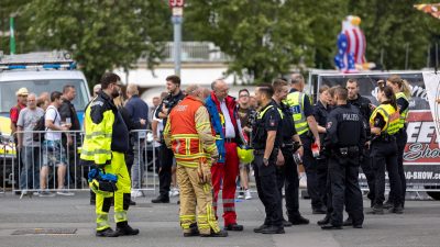 Schützenplatz Hannover: Auto erfasst bei Show Menschengruppe – fünf Verletzte