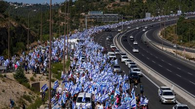 Großer Protestmarsch gegen Justizumbau erreicht Jerusalem
