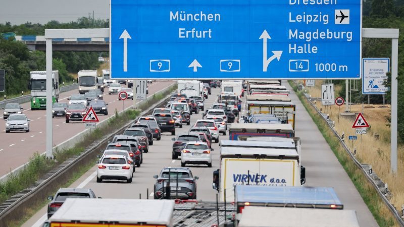 Stau auf der A9 bei Leipzig.