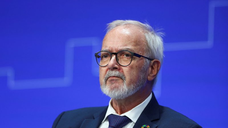 Der Präsident der Europäischen Investitionsbank Werner Hoyer nimmt an der Ukraine Recovery Conference teil.