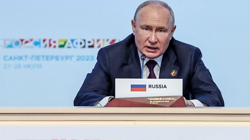 Kremlchef Wladimir Putin spricht beim Russland-Afrika-Gipfel in St. Petersburg.