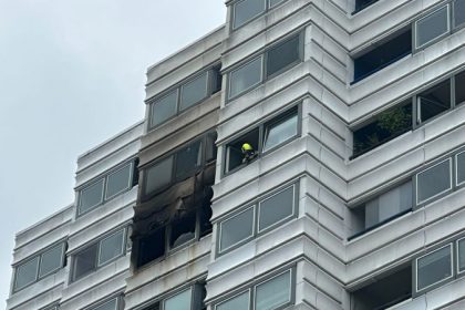 Berlin: Zwei Menschen nach Sprung aus brennendem Hochhaus gestorben