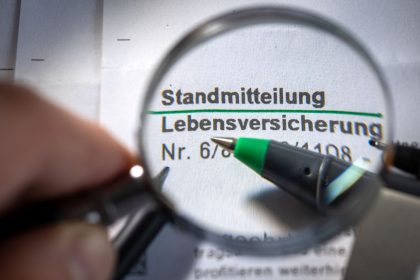 Ausgaben für Versicherungen 2022 bei fast 1.600 Euro pro Privathaushalt