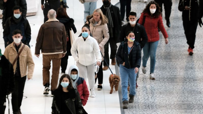 Kehren Masken- und Impfpflicht zurück? Erste Berichte von Krankenhäusern, Ämtern und Universitäten