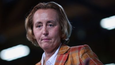 AfD-Politikerin Beatrix von Storch mit Fäkalien beschmiert