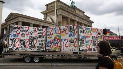 Weltfrieden-Demo lockt 4.600 Menschen nach Berlin