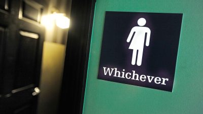 USA: Transgender-Trainer belästigt wiederholt Highschool-Mädchen in der Schule