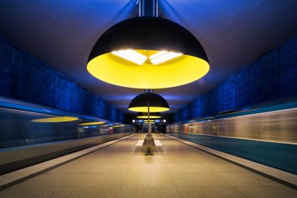 Am Bahnsteig: 20-Jähriger vergewaltigt betrunkenen 18-Jährigen